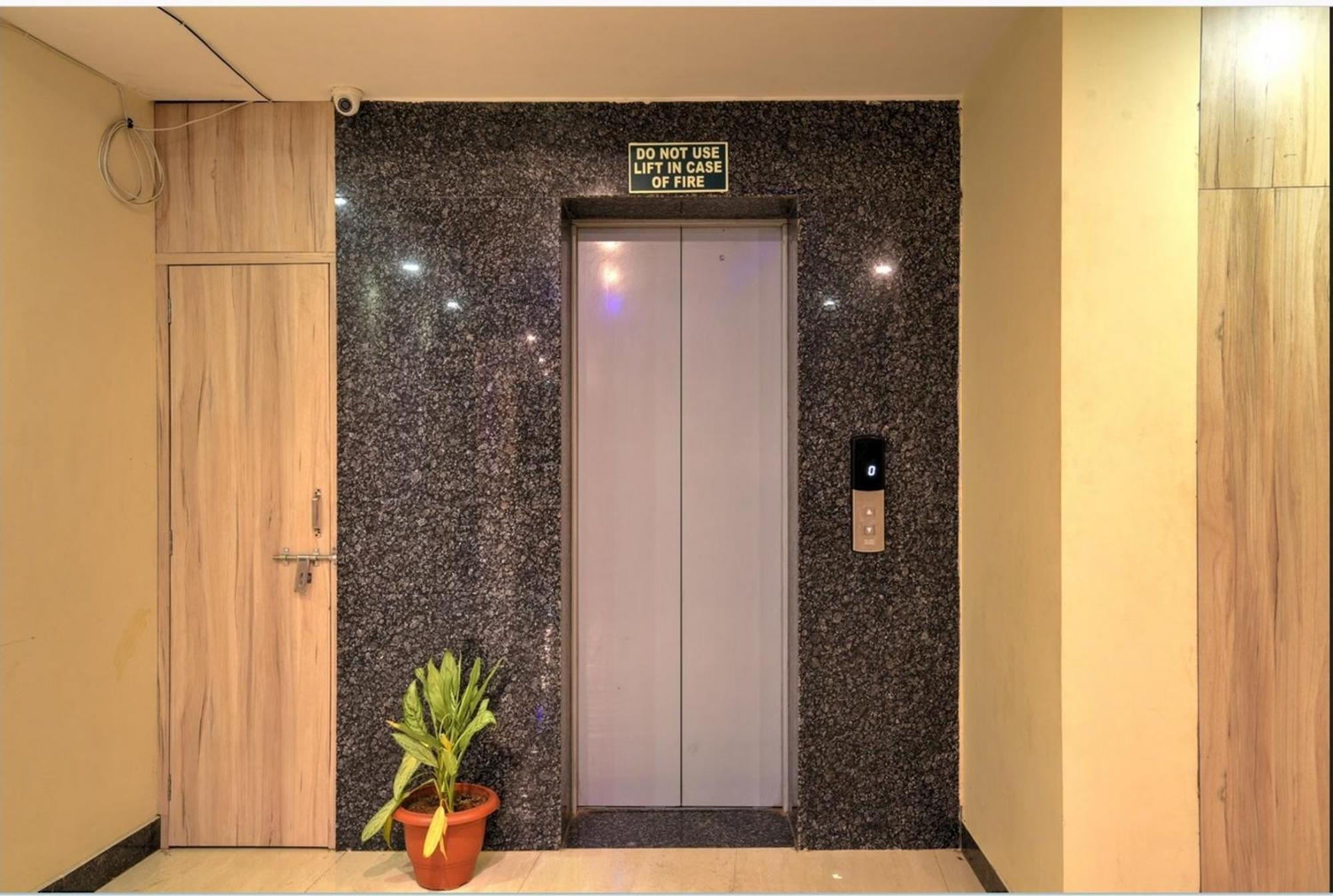 Airport Hotel Mahal Нью-Дели Экстерьер фото