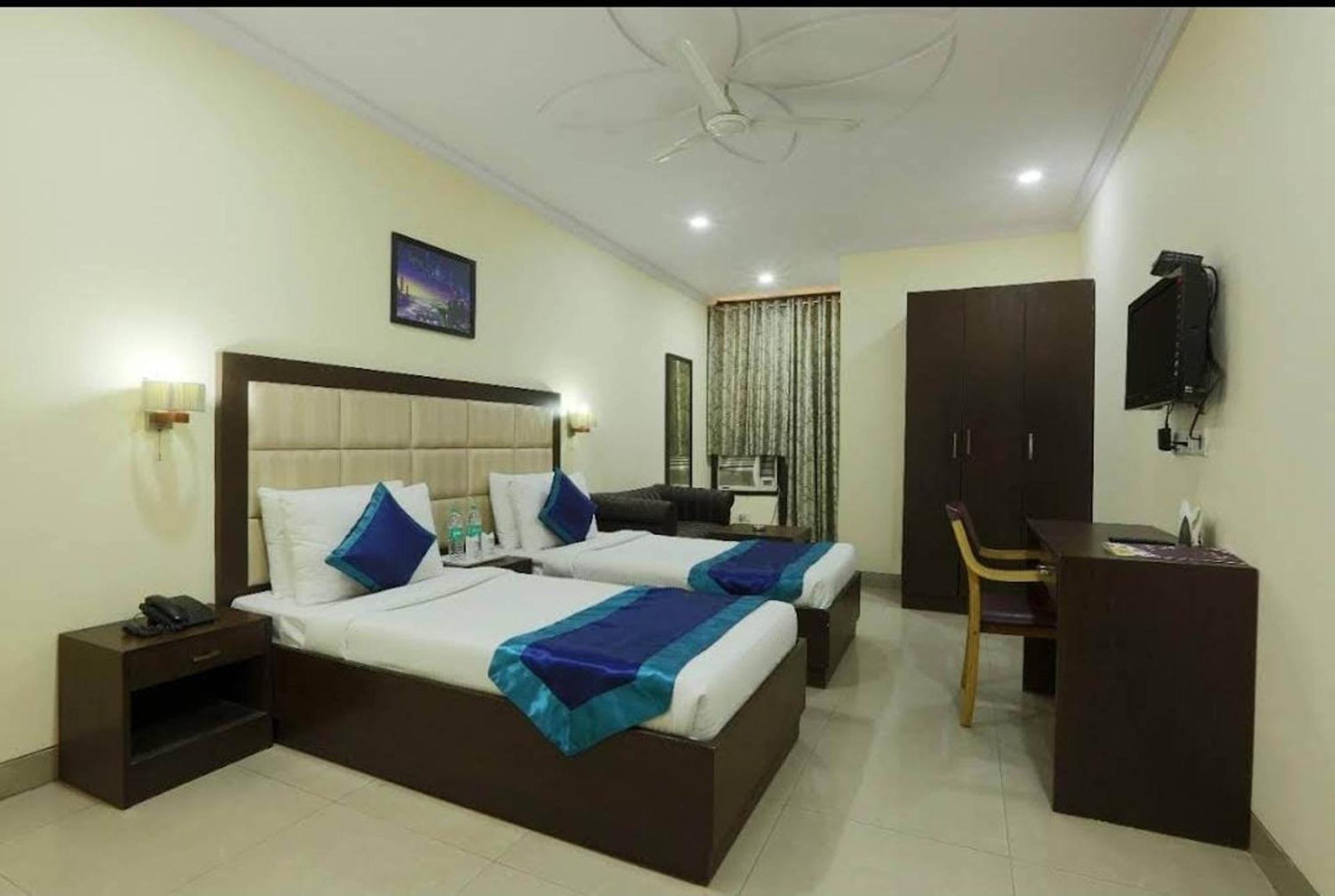 Airport Hotel Mahal Нью-Дели Экстерьер фото