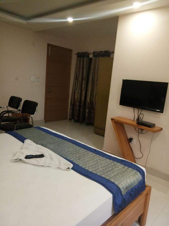 Airport Hotel Mahal Нью-Дели Экстерьер фото